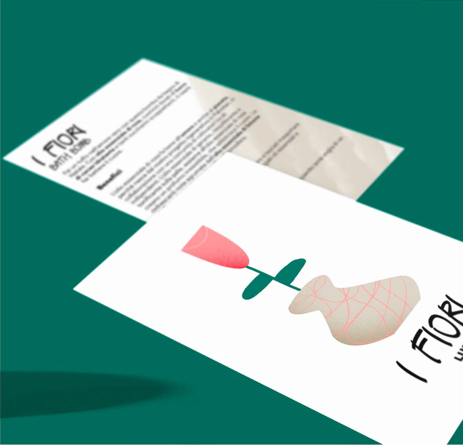 «I fiori» cards on green.
