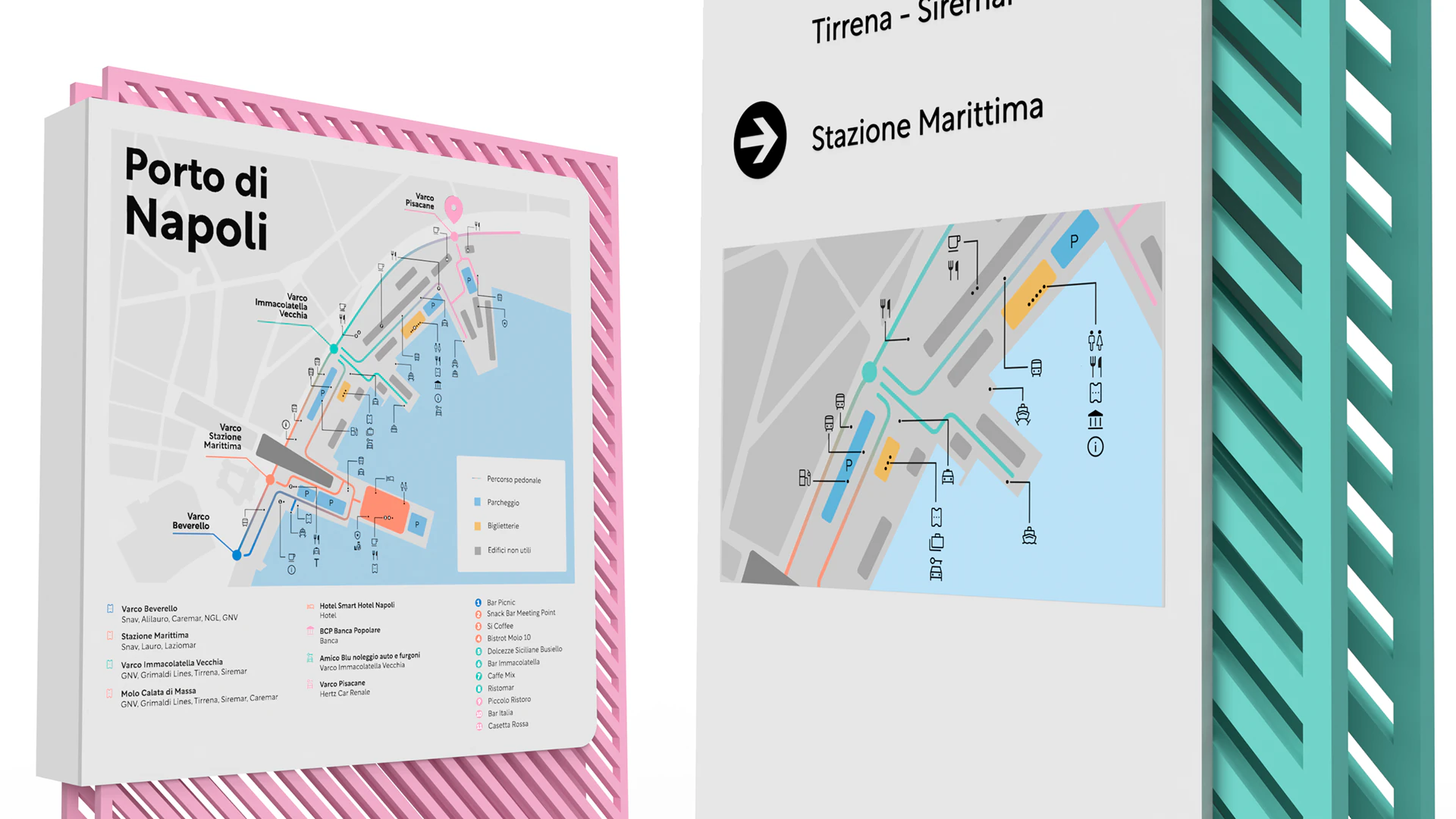 A map lectern and a totem with the map of the port.