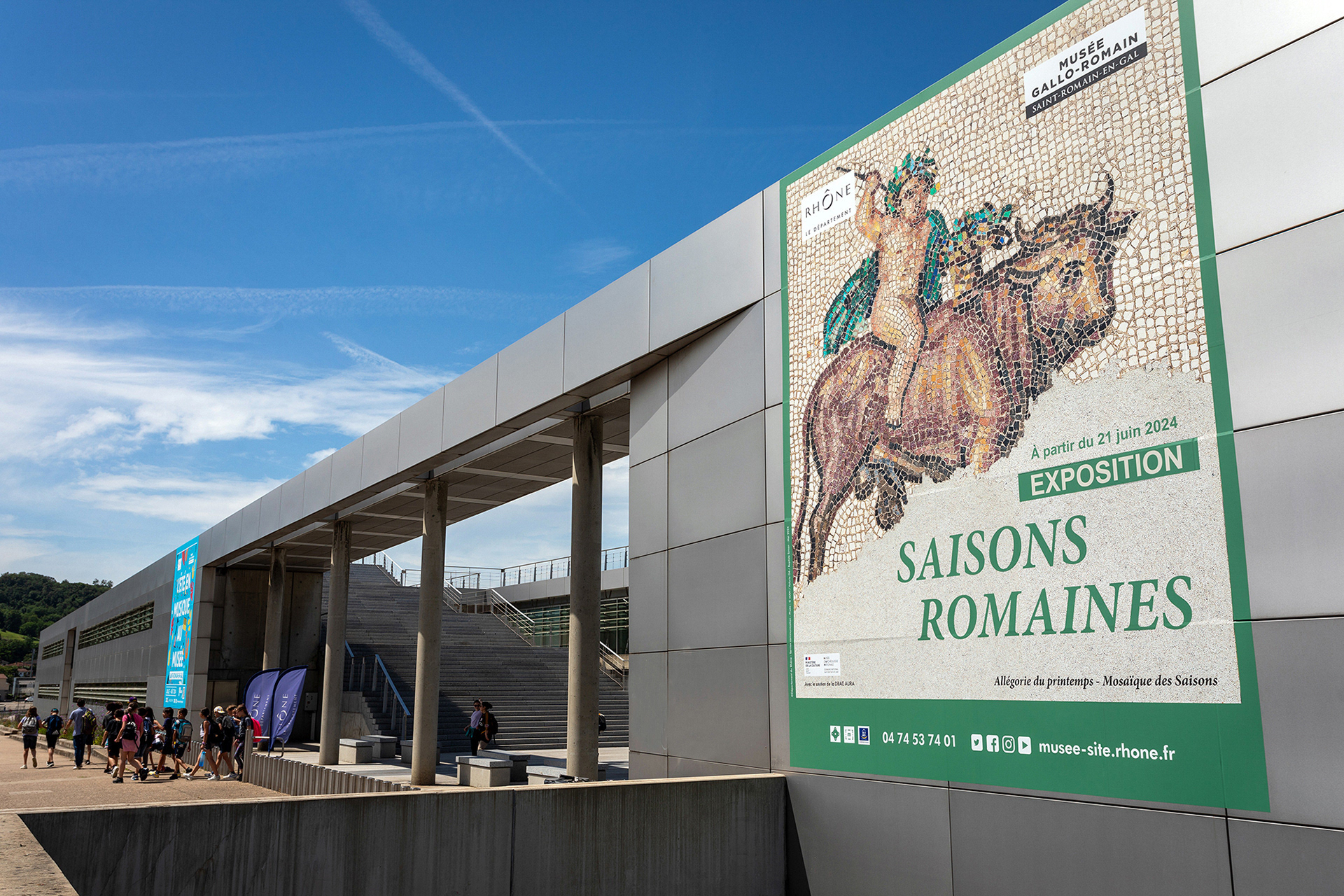The Saisons Romaines banner on the façade of the Musée Gallo-Romain.