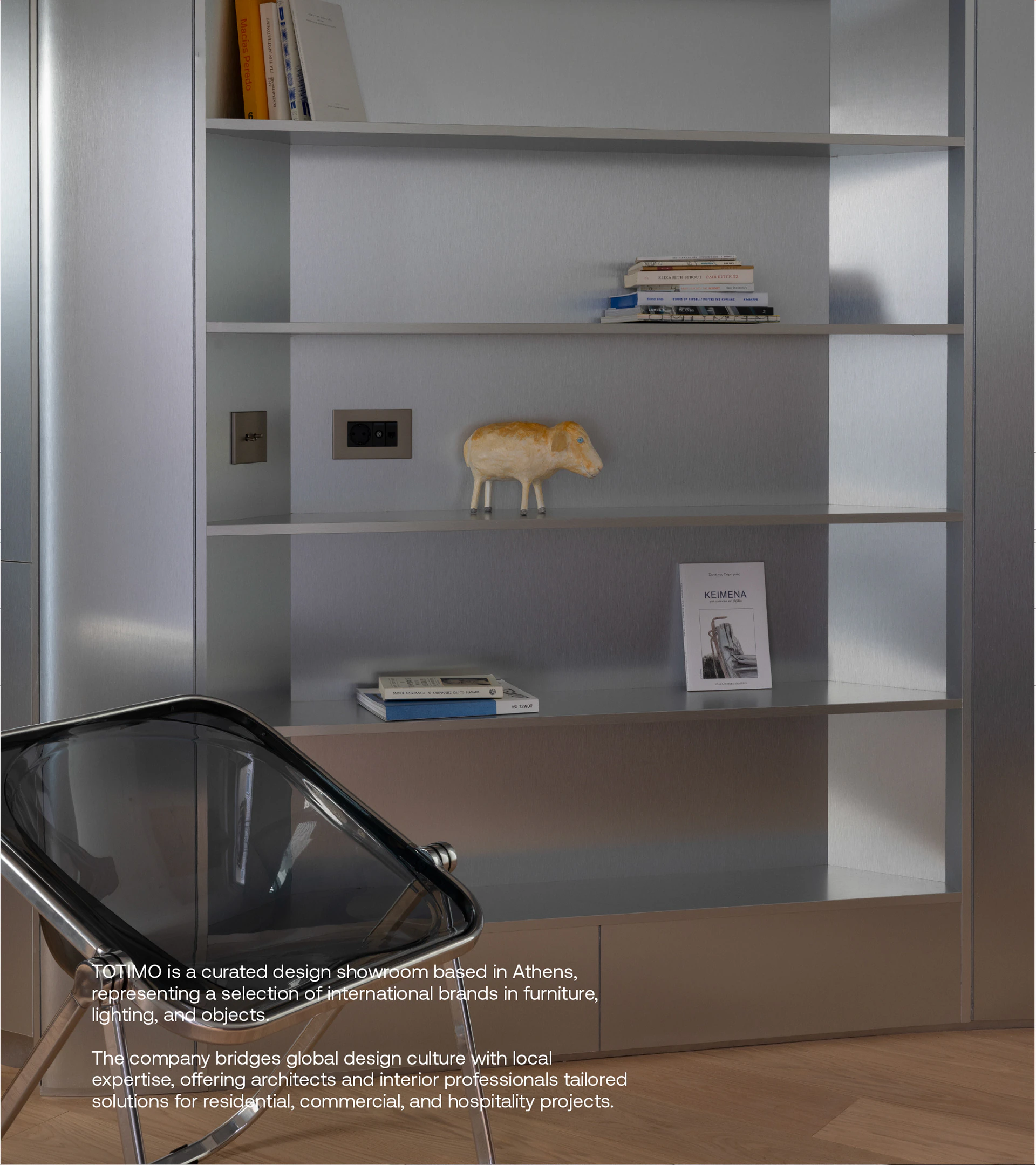 A shelving unit in the TOTIMO showroom, with a short text about the company.