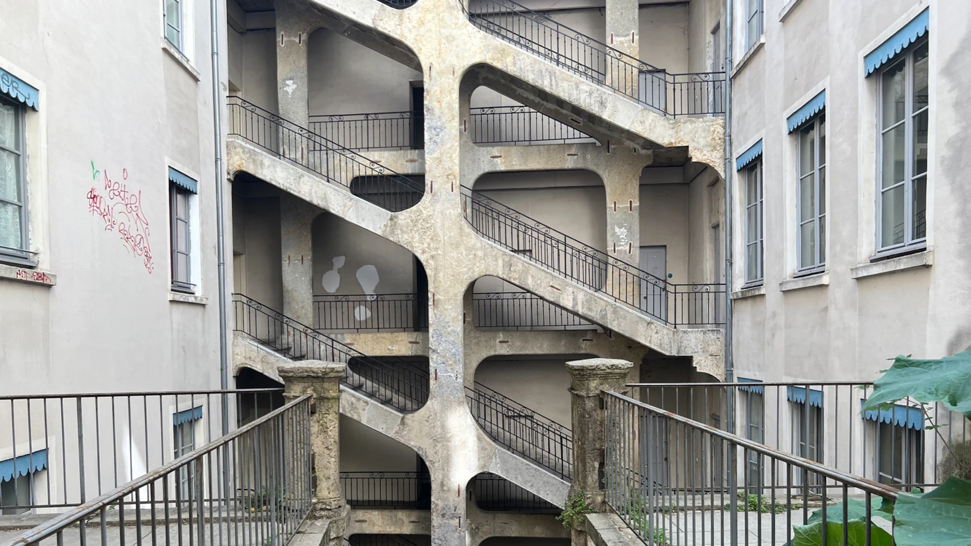 The open staircase of the Cour des Voraces, in the Croix-Rousse.